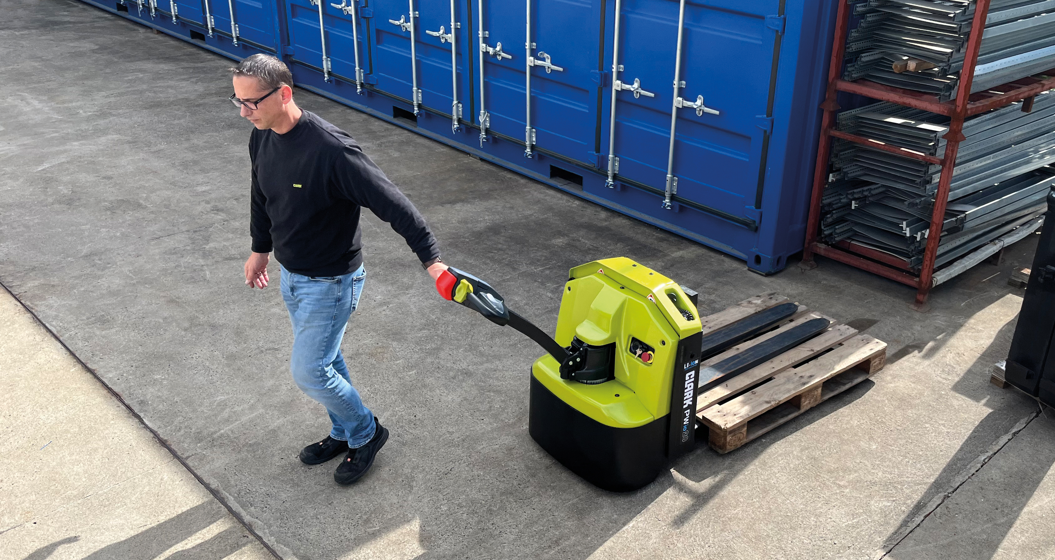 Transpaleteira Clark com Plataforma PWio20 — 2.000 kg Litio 24V