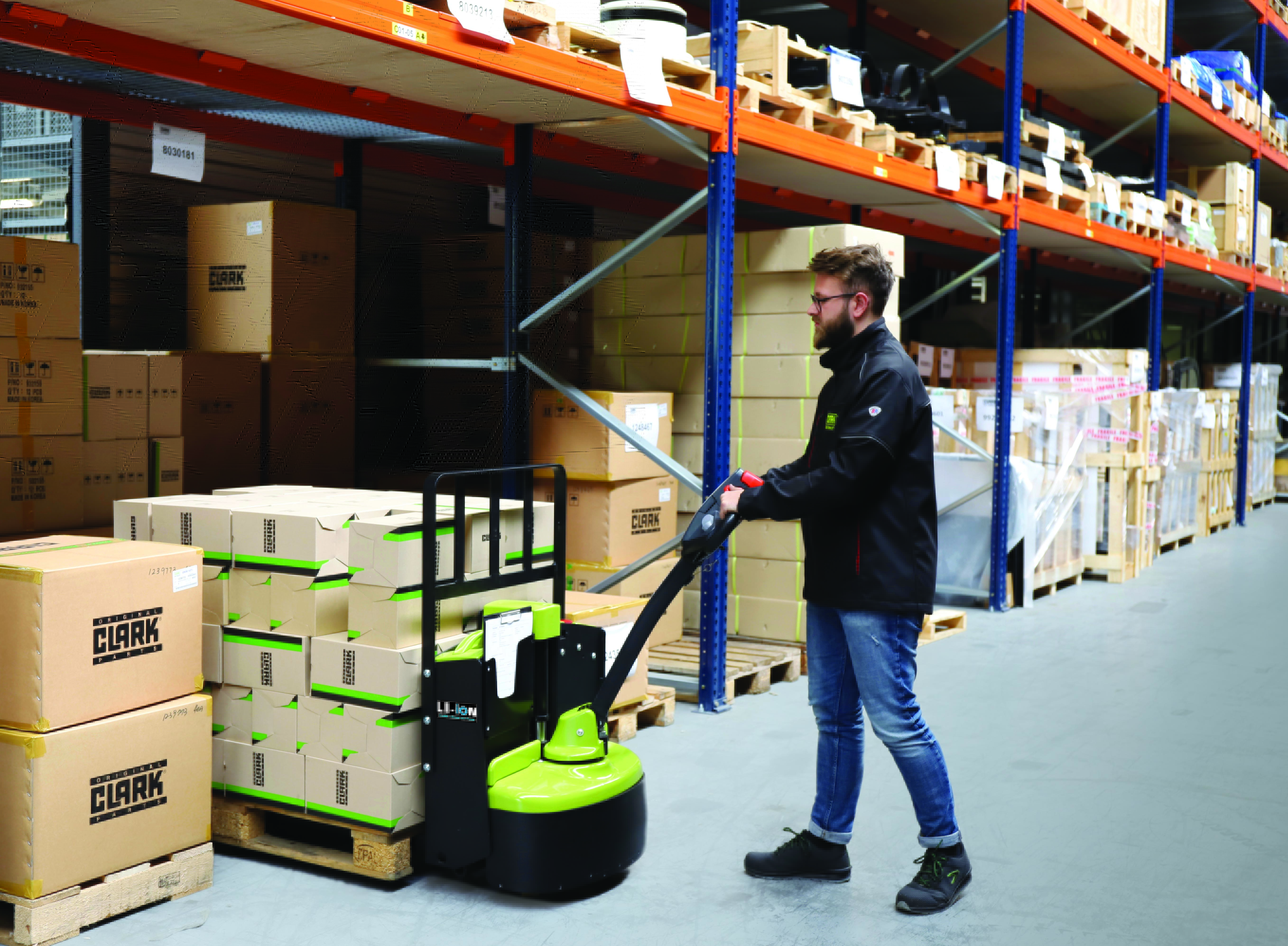 Transpaleteira heavy duty Clark WPX35 para movimentação de cargas pesadas em Goiânia